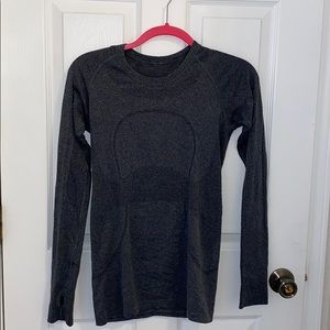 Lululemon Swiftly Tech Long Sleeve Crew size 6!
